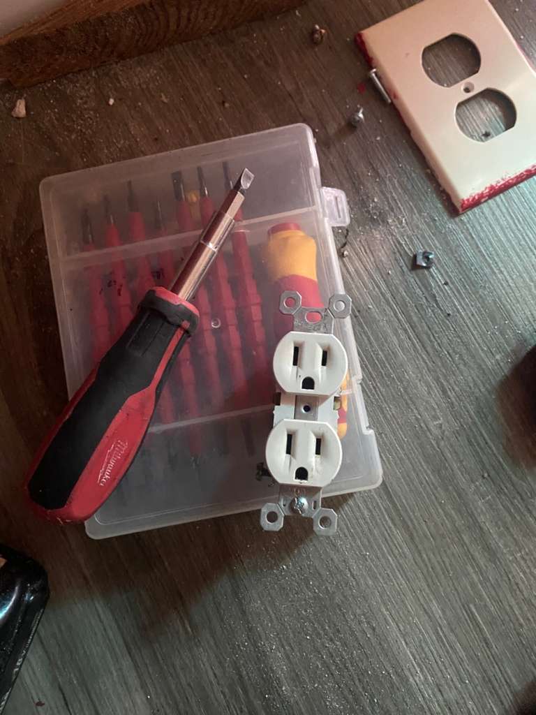 Outlet replacement with Milwaukee tools